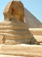 Image showing Great Sphinx and Khufu Pyramid, Giza, Egypt