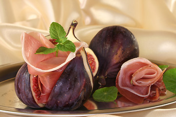 Image showing Figs with ham