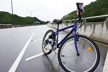 Image showing bike on the public road