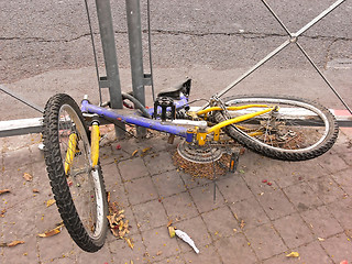 Image showing An broken bike.