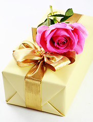 Image showing Present box and rose