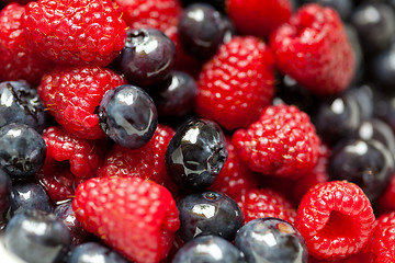 Image showing raspberries and blueberries