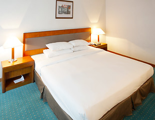 Image showing Double bed in a confortable hotel room