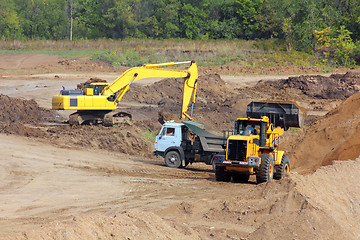 Image showing sandpit - loader and tipper