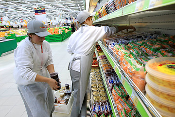 Image showing Worker in supermarket