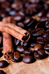 Image showing coffee beans and cinnamon 