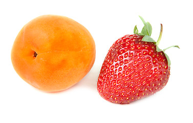 Image showing Strawberries and apricot