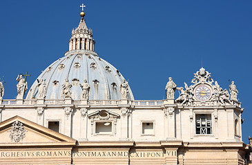 Image showing Statues on top of a St. Peter's Basilica