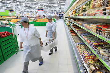 Image showing Worker in supermarket