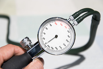 Image showing doctor blood pressure