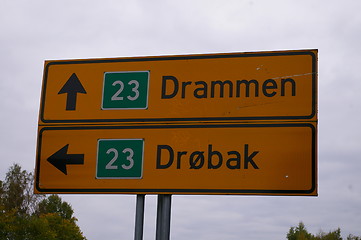 Image showing roadsign to Drøbak and Drammen RV23