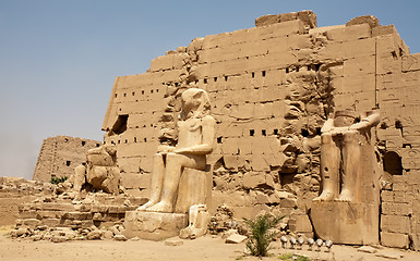 Image showing ancient Egyptian statues