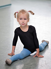 Image showing girl doing the splits