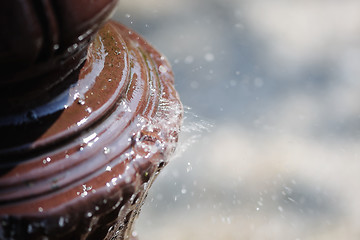 Image showing Water splashing on a lamppost