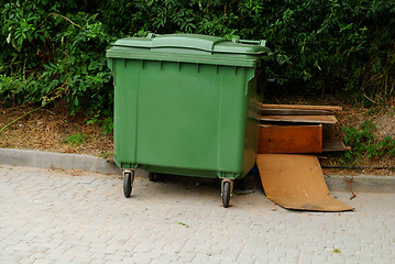 Image showing green wheelie recycle bin