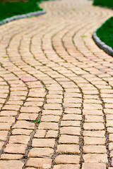 Image showing path and green grass 