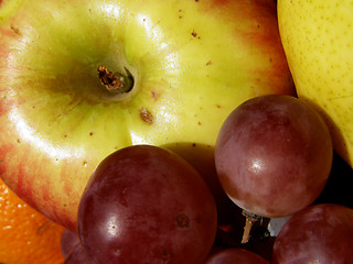 Image showing Apples and grape  