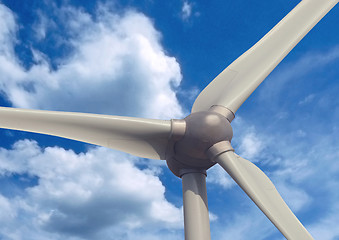 Image showing wind turbine on a sky nuageux