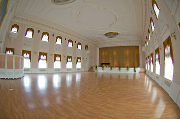 Image showing Ballroom in Peterhof