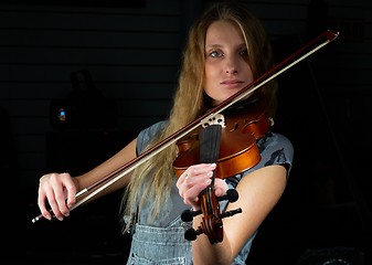 Image showing Woman and violin