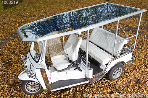 Image of Solar panels on the roof of a tuc tuc