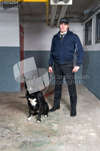 Image of Policeman and K9 unit