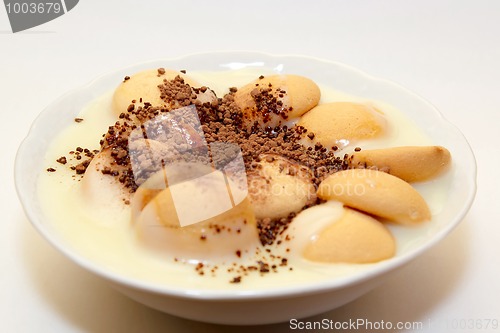 Image of pudding with biscuit and granulation cacao