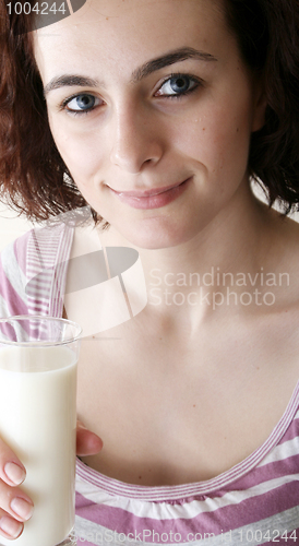 Image of Young people eating milk with cereals