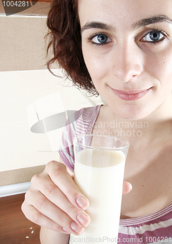 Image of Young people eating milk with cereals