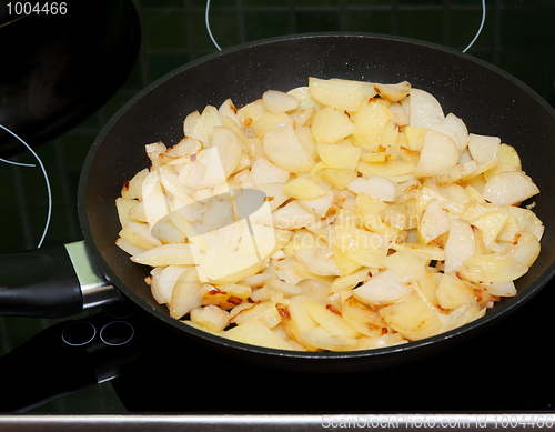 Image of Fried potatoes in pan