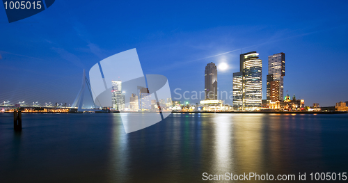 Image of Rotterdam and rising moon