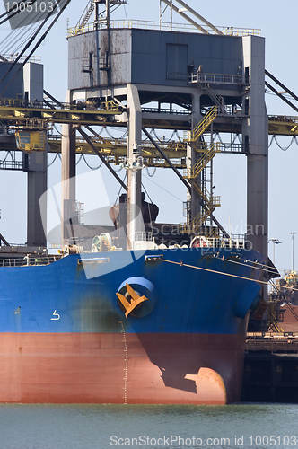 Image of Unloading iron ore