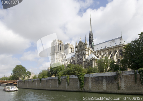 Image of Notre Dame and the Seine