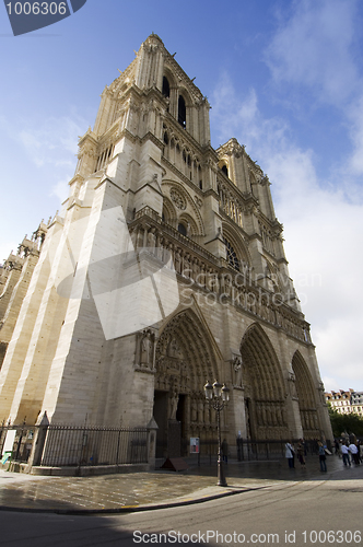 Image of Notre Dame daytime