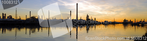 Image of Oil Refinary at dusk