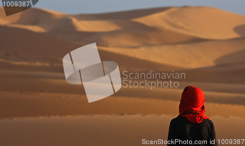 Image of Women in Sahara