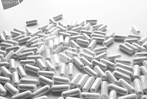 Image of generic capsules white