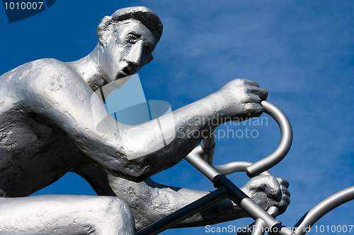 Image of Cyclist climbing a col