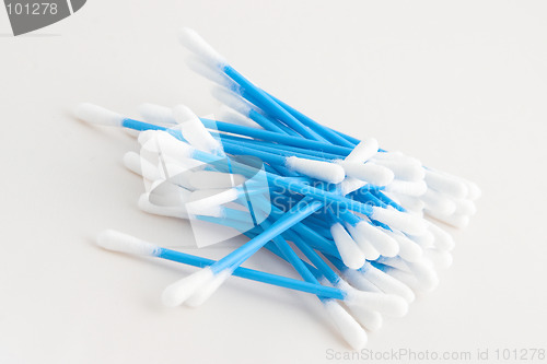 Image of cotton swabs