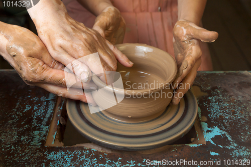 Image of Potter teaches cooking pots