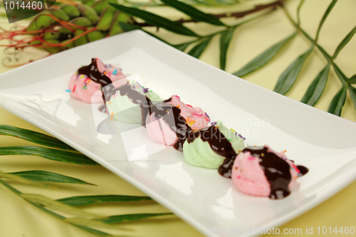 Image of Mini Meringues