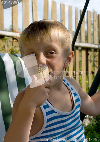 Image of The boy with ice-cream