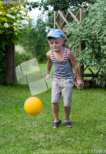 Image of The boy with a ball.