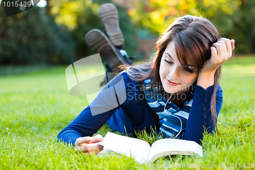 Image of Mixed race college student studying