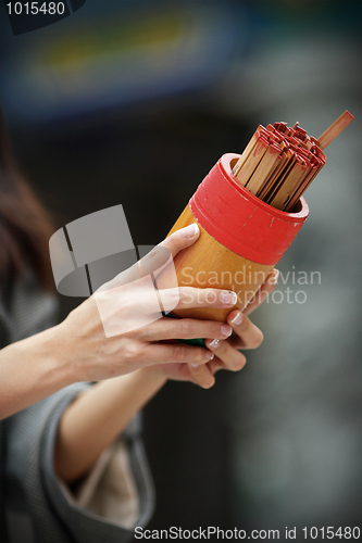 Image of soothsaying, shake bamboo cylinder for fortune tell