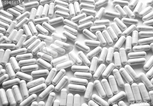 Image of generic capsules white