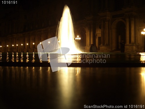 Image of Louvre Museum at night