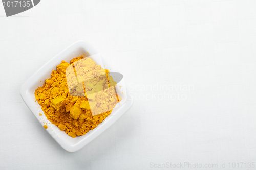 Image of Saffron spice in white dish above view