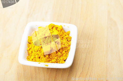 Image of Saffron spice in white dish on wood