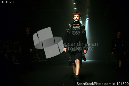 Image of Seoul Fashion Week (Seoul Collection) Fall/Winter 2006.  Hong Su